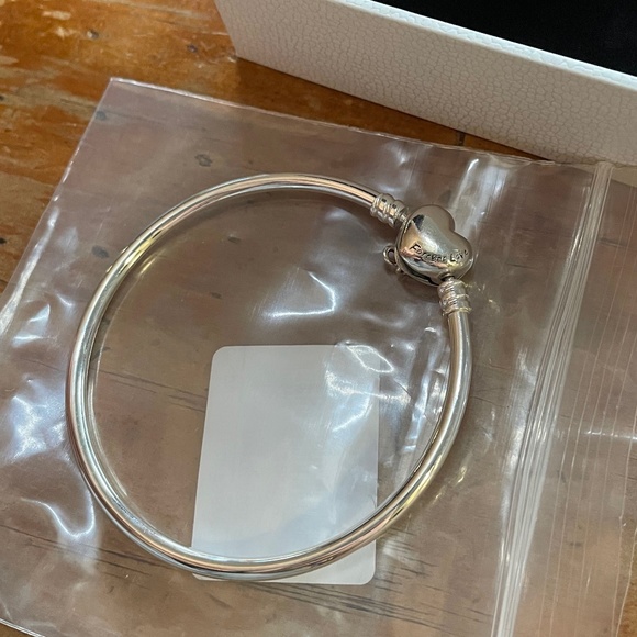 Pandora | Forever Love Bangle (Limited Edition) with box and paper bag - Picture 3 of 5